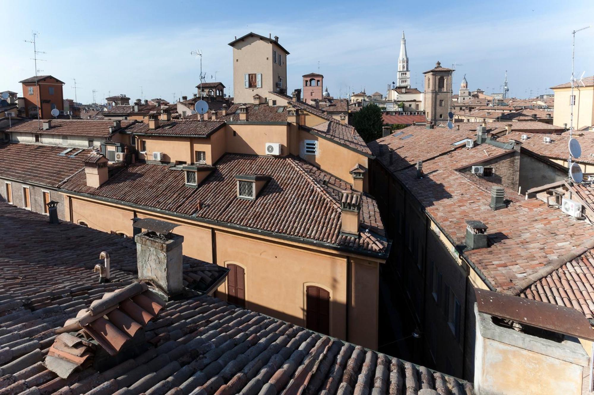 Little Tower Over The Roofs Modena Exterior photo