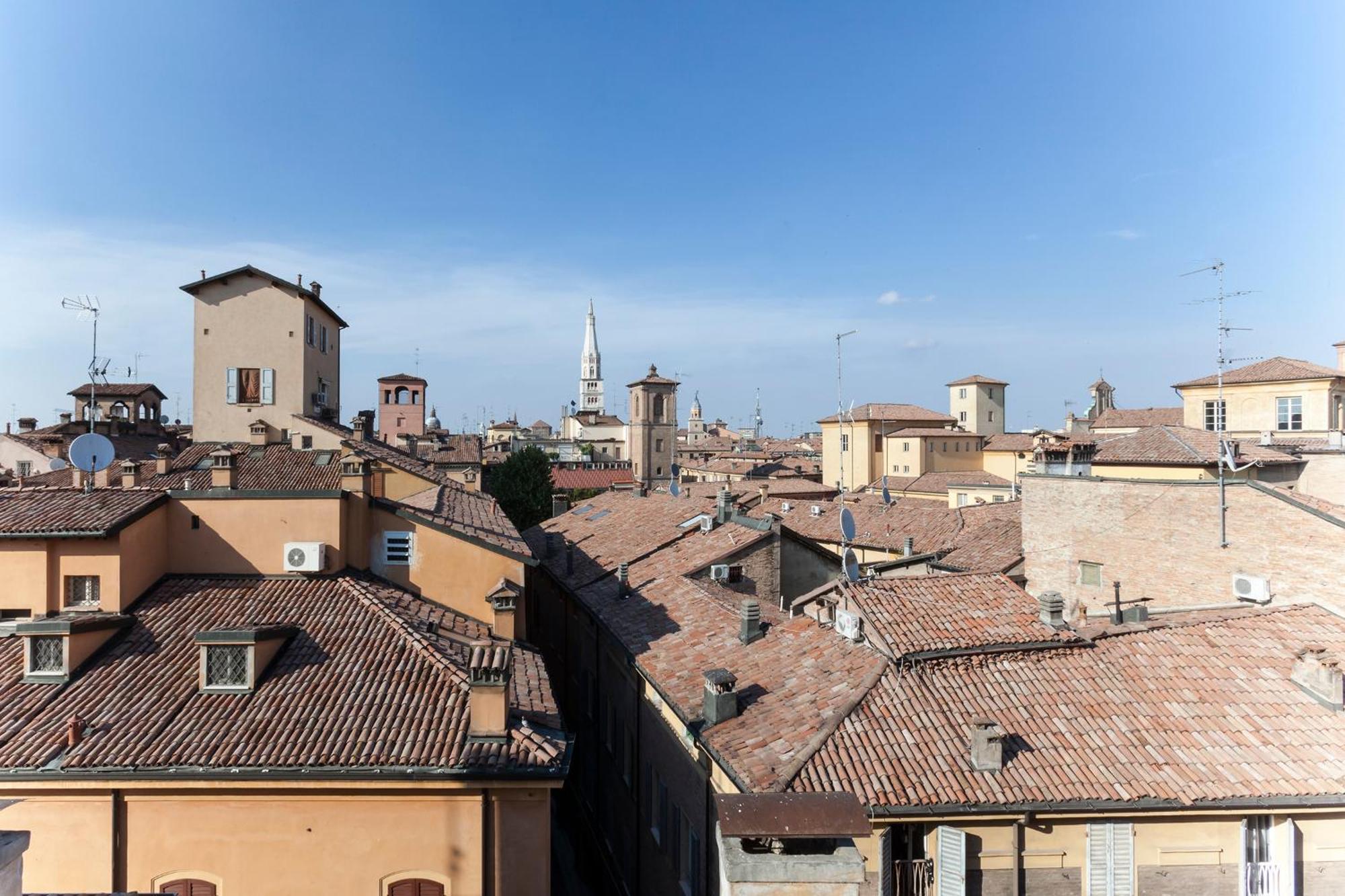 Little Tower Over The Roofs Modena Exterior photo